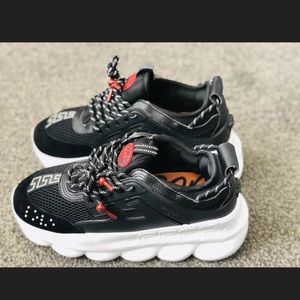 Chain reaction Versace